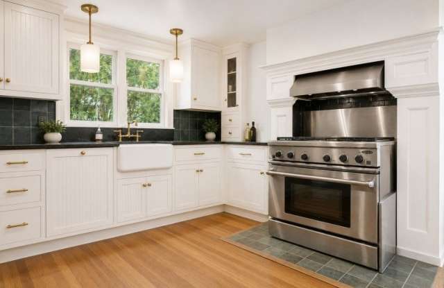 28 Franklin Pl Gallery 2
