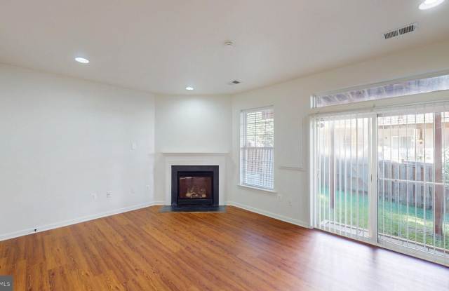 502 LEGRACE Terrace NE Gallery 3