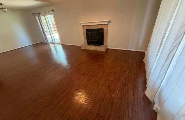 FOR RENT Gallery 3