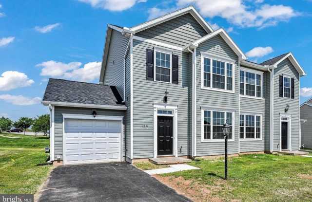 Modern Duplexes - 3747 Castle Drive, Weigelstown, PA 17315 Modern Duplexes - 3747 Castle Drive, Weigelstown, PA 17315