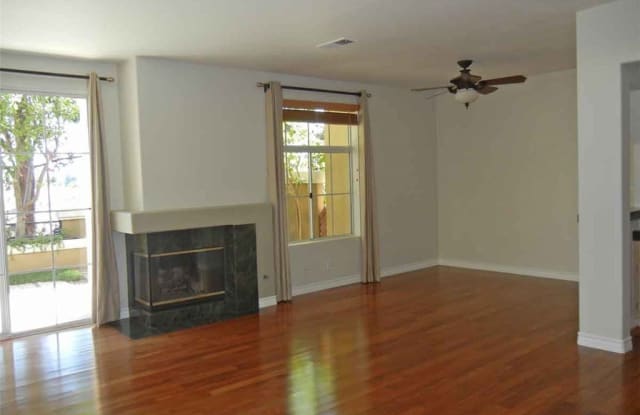3 Front - 3 Front Row, Aliso Viejo, CA 92656