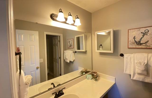 REDUCED! Beautifully furnished 2 bedroom/2 bath 1st floor condo in River Oaks Gallery 3