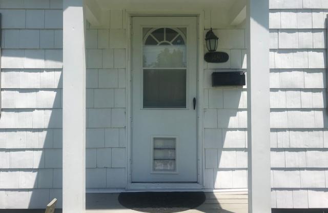 Cape Cod House in Central Norfolk Gallery 3
