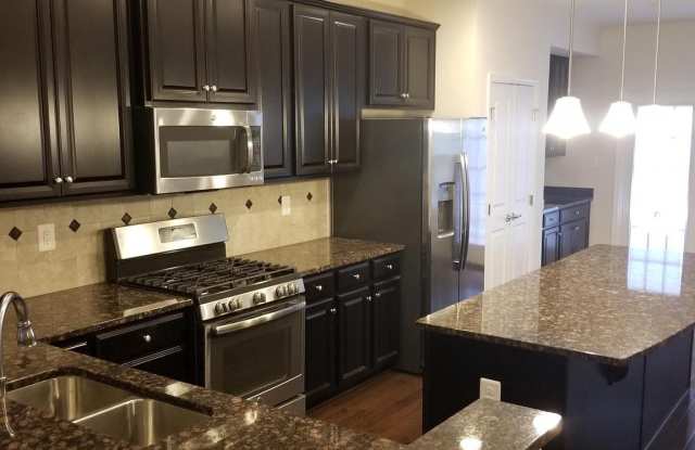 2717 PROSPECT HILL DRIVE Gallery 2