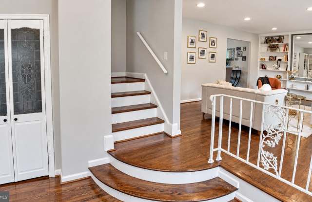 9109 FRIAR Road Gallery 3