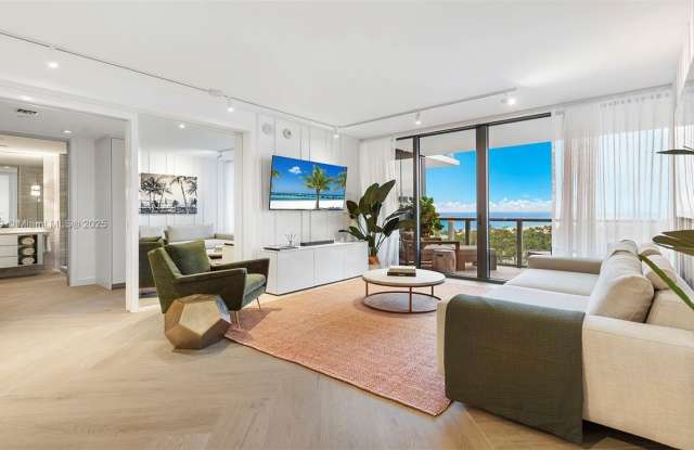 2201 Collins Ave photos photos
