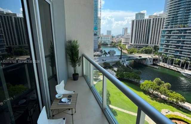 475 Brickell Avenue Gallery 2
