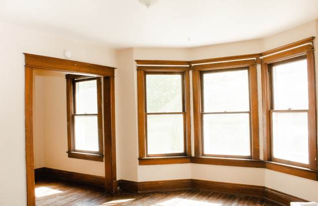 4 Bedroom and 1.5 Bathroom house! Gallery 4