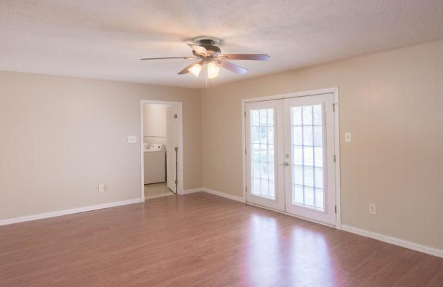 AUGUST PRE-LEASE Spacious 4 Bed, 2 Bath Minutes from Campus! Gallery 3