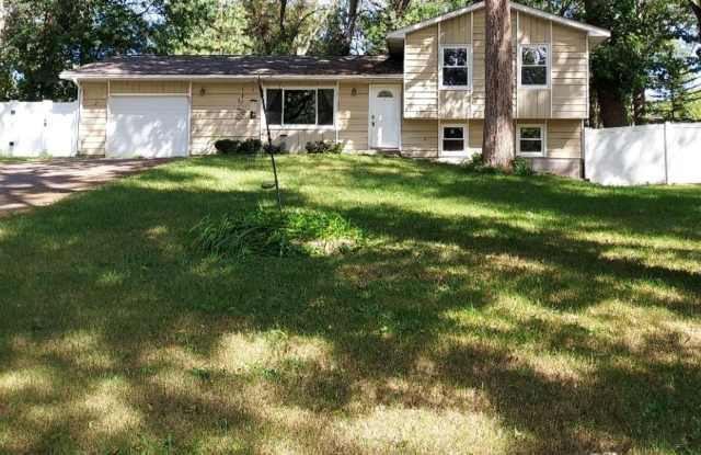 Nice 3 Bedroom 2 Bathroom house in Houlton photos photos