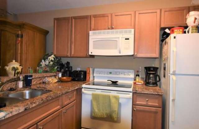 1284 The Pointe Drive Gallery 2