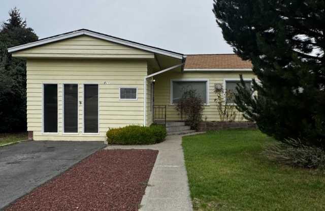Spacious 2-Bedroom Home Near Parks & Hospital photos photos