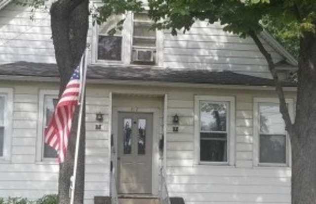 517 Woodlawn Ave photos photos