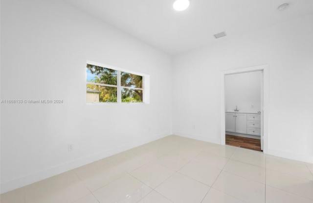 15104 N Miami Ave Gallery 3