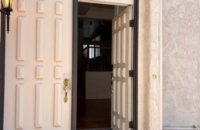 Welcome to this stunning 2 bedroom 2.5 bath located in Woodland Hills, photos photos