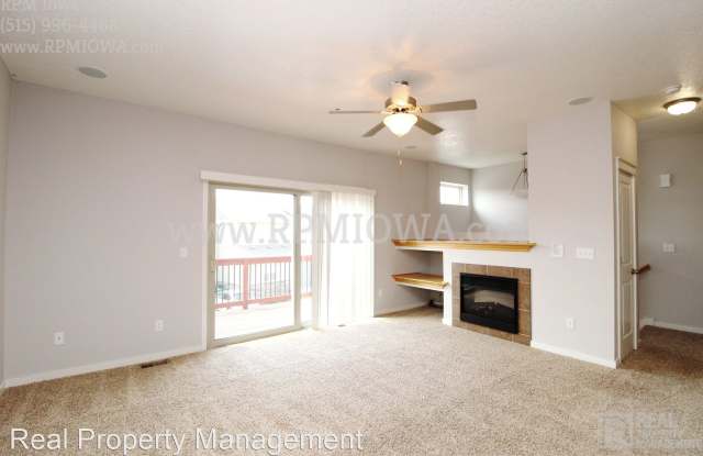 216 NE Chalet Lane Gallery 2