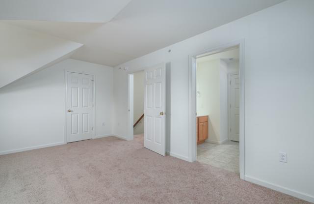 427 College Manor Ave Gallery 4