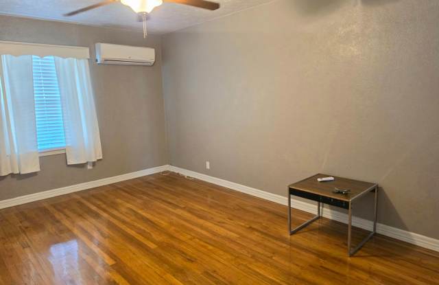 Cute 2 Bed 1 Bath!!!! Gallery 4