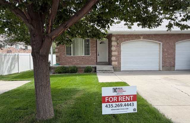 Welcome to this Two-Bedroom Duplex in Santaquin, UT photos photos