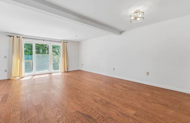 Spacious End Unit Condo in Dover | Available Now | Pet Friendly! photos photos