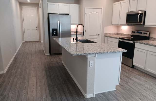 3 Bedroom, 2 Bathroom Home! Schedule a Showing! Gallery 4