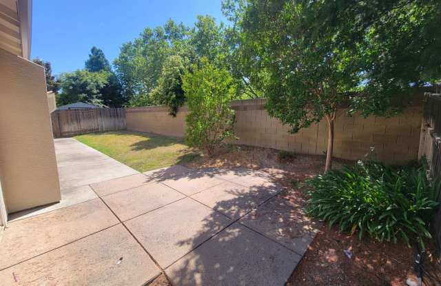 PRE RENT TODAY!! Beautiful 3 bed 2 bath Elk Grove ! Gallery 4