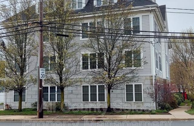 103 Elliott St - 103 Elliott Street, Beverly, MA 01915