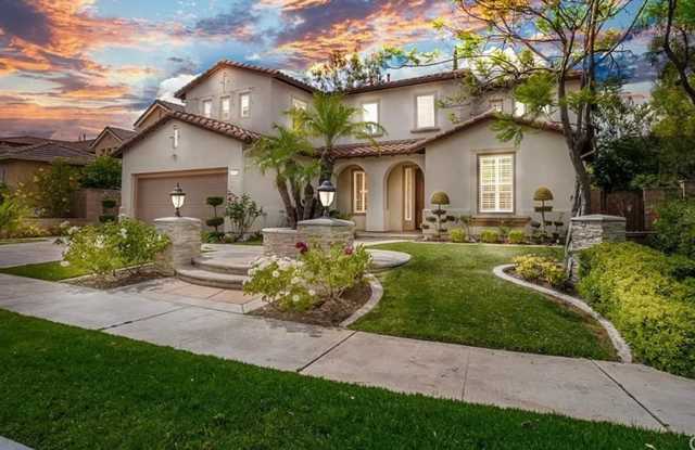 Luxurious 4 Bedroom Fullerton House For Rent in the Prestigious Parkhurst Community! photos photos