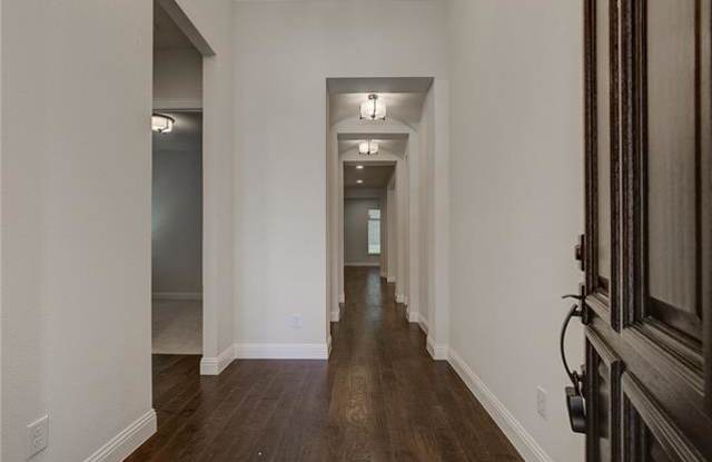 8613 Pine Valley Drive Gallery 3