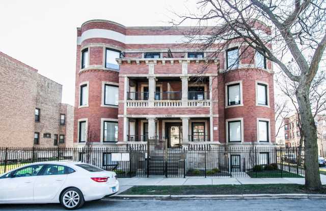 Stylish Bronzeville 2BR with Parking, Storage & Modern Finishes photos photos