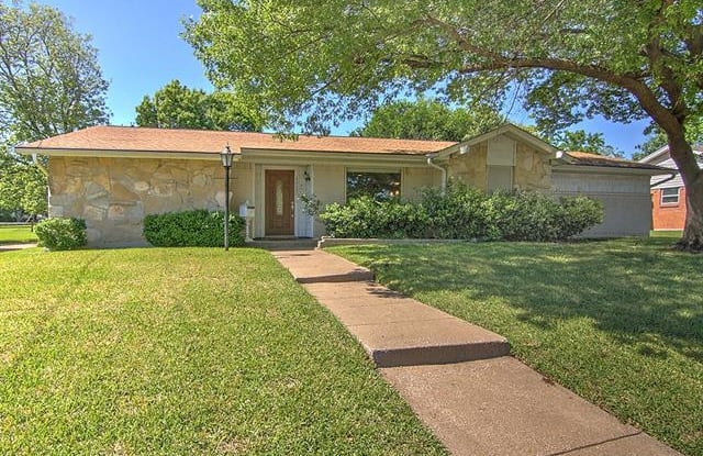 3323 Pine Tree Circle - 3323 Pine Tree Circle, Farmers Branch, TX 75234