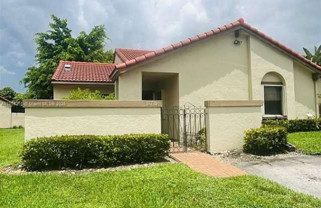 18130 NW 66th Ct photos photos