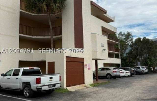 8840 Fontainebleau Blvd Gallery 3