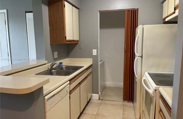 1247 SW 46th Ave photos photos