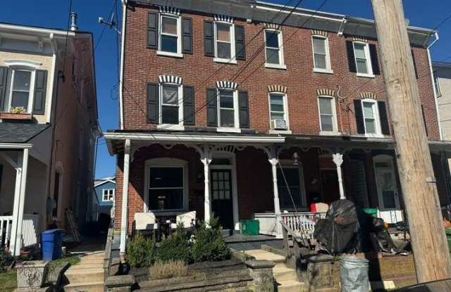 405 WALNUT Street - 405 Walnut Street, Royersford, PA 19468 405 WALNUT Street - 405 Walnut Street, Royersford, PA 19468