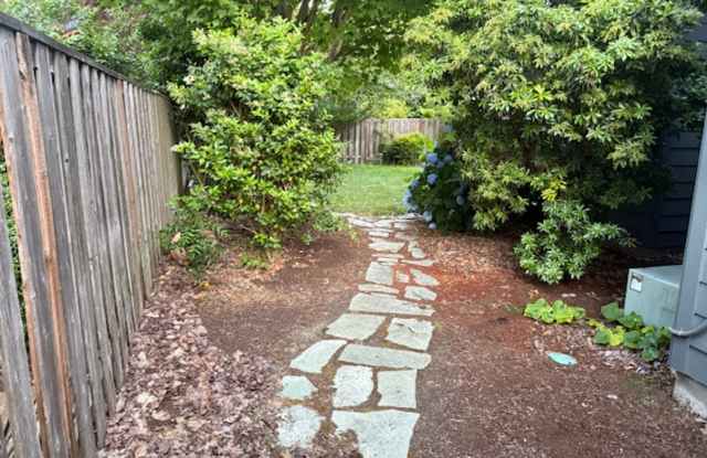 Quiet Neighborhood 4 bed + Office 2.5 Bath Gallery 3