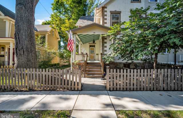 121 W OAKLAND Avenue Gallery 4
