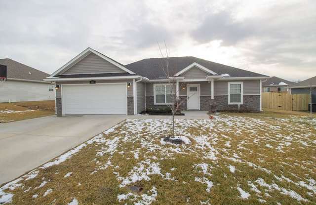 Beautiful 3 Bedroom Ranch - 104 Summit Peak Drive, Columbia, MO 65202