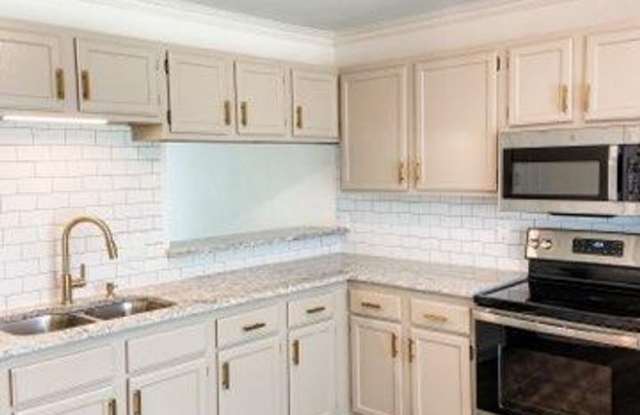 Fully Remodeled Townhome in PG! - 6224 Sandlin Avenue, Texarkana, TX 75503