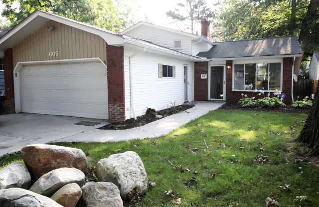 605 Kenilworth Rd - 605 Kenilworth Road, Bay Village, OH 44140