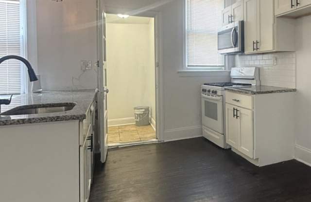2044 South 68th St, 3 bedrooms, 1 bathroom House for 1,400/Month Gallery 1