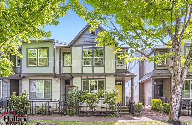 Beautiful 3 Bedroom Home with Community Pool, Hot Tub & 2-Car Garage in Hillsboro photos photos