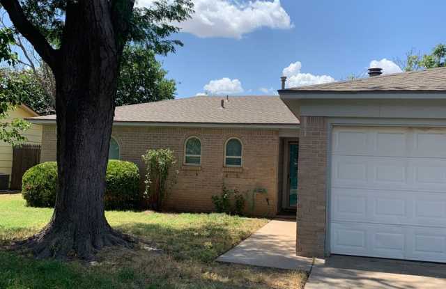 3 Bedroom, 2 Bathrooms, 2 Car Garage with Big Backyard in Western Plateau! Gallery 1