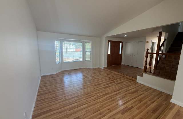 SILVERDALE - 2 STORY HOME (4BED 2.5 BATH) Gallery 3