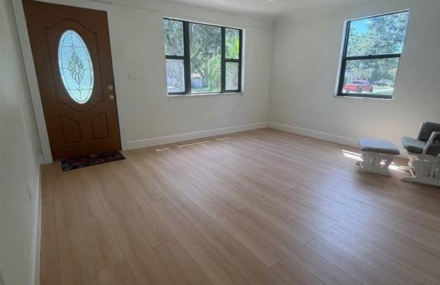 4649 18TH Avenue N Gallery 3