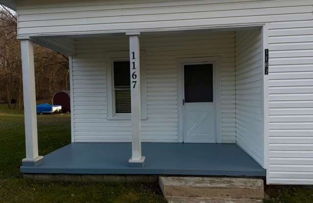 Classic 3/2 Farmhouse Charm with Modern Comfort  Room to Breathe photos photos