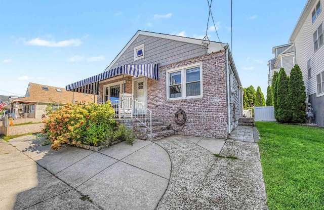 205 N Delavan Ave photos photos