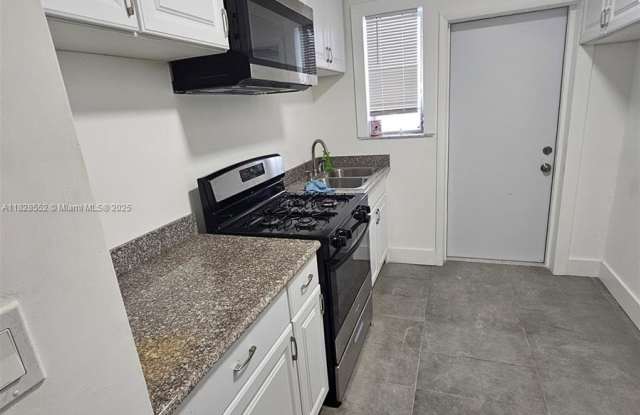 7825 Crespi Blvd photos photos