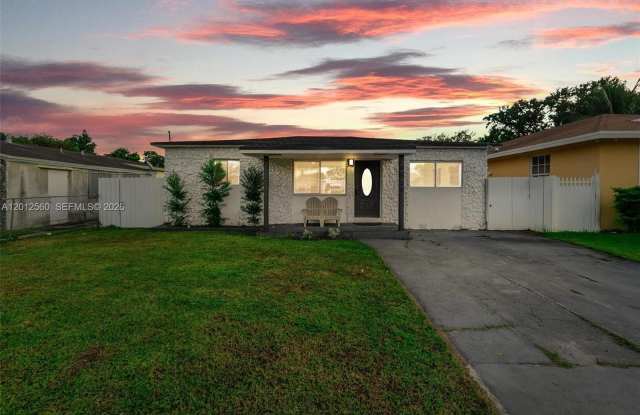 4530 SW 25th St photos photos