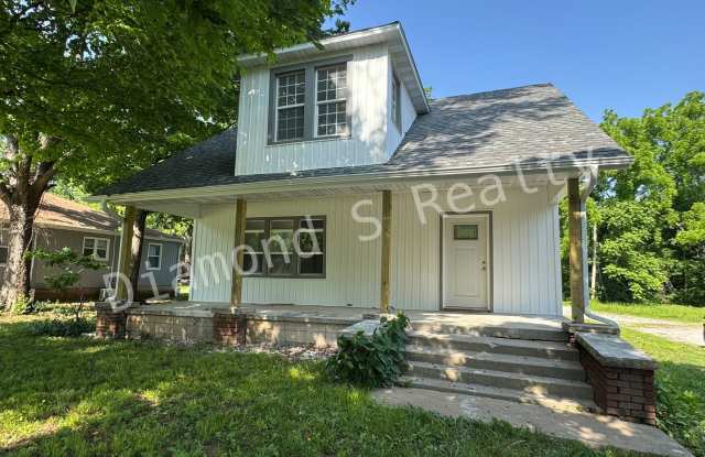 Charming 5 Bedroom off of South National Ave photos photos